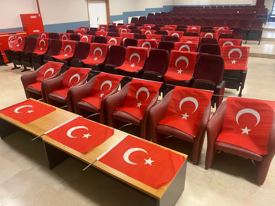 Salı günü (Yarın) saat 22:00’da oynanacak olan Avusturya - Türkiye müsabakasını TFFHGD İstanbul Şubesi Hilmi Ok Konferans Salonu’nda sizlerle birlikte izleme heyecanını paylaşmak istiyoruz. 